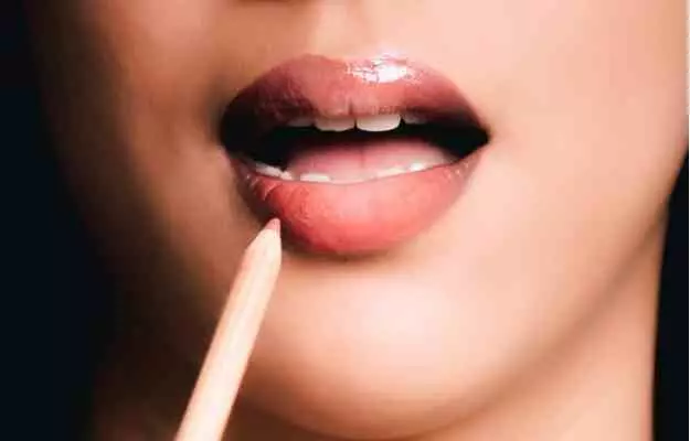 4 easy tips to get soft and supple lips