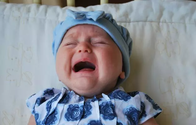 अगर आपका बच्चा भी रात को उठकर रोता है, तो जानिए इसके कारण - Why babies wake up crying at night in Hindi 