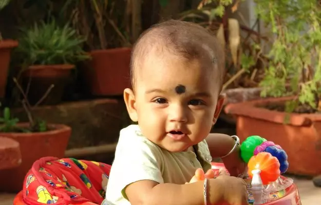 क्या सच में शिशु के लिए फायदेमंद है बेबी वॉकर - Is baby walker beneficial for babies in Hindi
