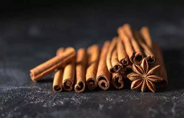 இலவங்கப்பட்டை (இலவங்கப்பட்டை) நன்மைகள், பயன்கள் மற்றும் பக்க விளைவுகள் - Cinnamon (Dalchini) Benefits, Uses and Side Effects in Tamil