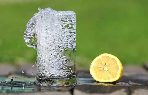 नींबू पानी के फायदे और नुकसान - Lemon Water (Nimbu Pani) Benefits and Side Effects in Hindi