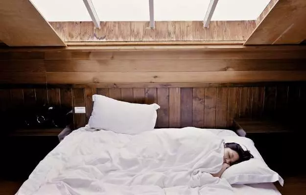 सोने से कैसे मजबूत होता है इम्यून सिस्टम - Does sleep boost your immune system in Hindi