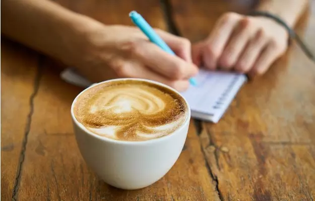 माइग्रेन के खतरे को बढ़ा सकते हैं कॉफी के तीन कप