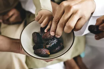 Can Pregnant Women Eat Dates? Health Benefits and Risks