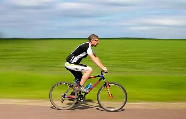 साइकिल चलाने के फायदे - Health Benefits of Cycling In Hindi