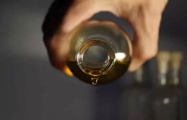 బొడ్డులో నూనె వేసుకోవడంవల్ల కలిగే ప్రయోజనాలు  - Benefits of putting oil in belly button in Telugu