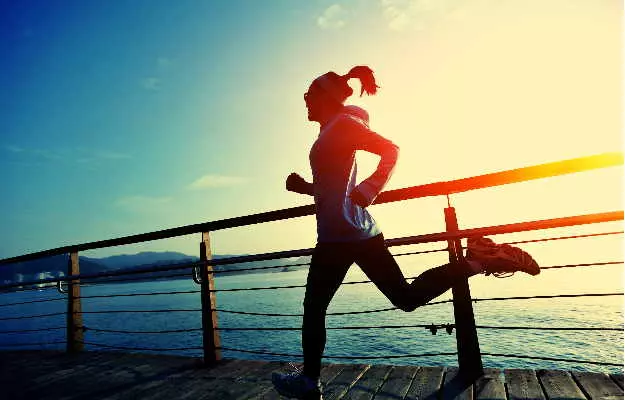 भागने से बढ़ेगी जीवन रेखा, इसलिए रोज लगाएं दौड़