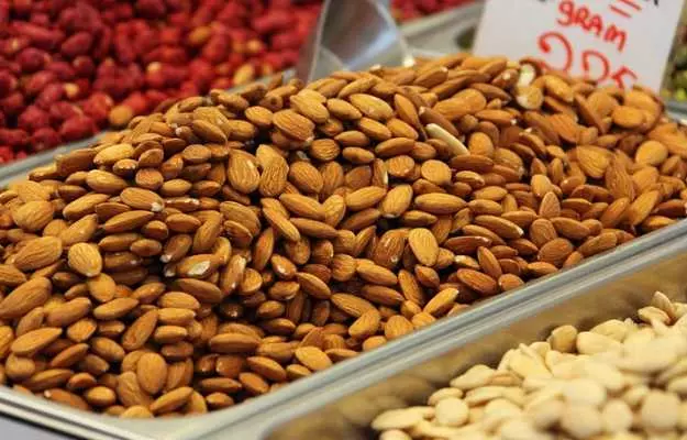 பாதாம் நன்மைகள் ,பயன்கள் மற்றும் பக்க விளைவுகள் - Almond Benefits, Uses, and Side effects in Tamil