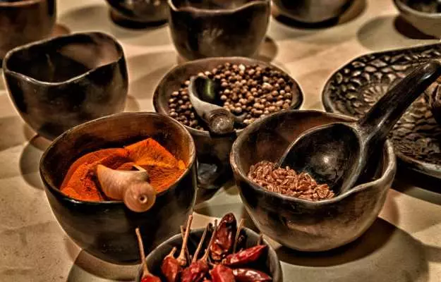 गरम मसाले के फायदे, नुकसान और बनाने का तरीका - Garam Masala Benefits, Side Effects and Recipe in Hindi