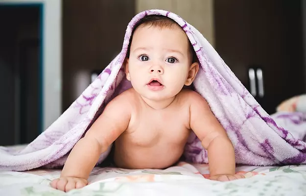 चार महीने के शिशु का विकास - Baby development at four months after birth in Hindi