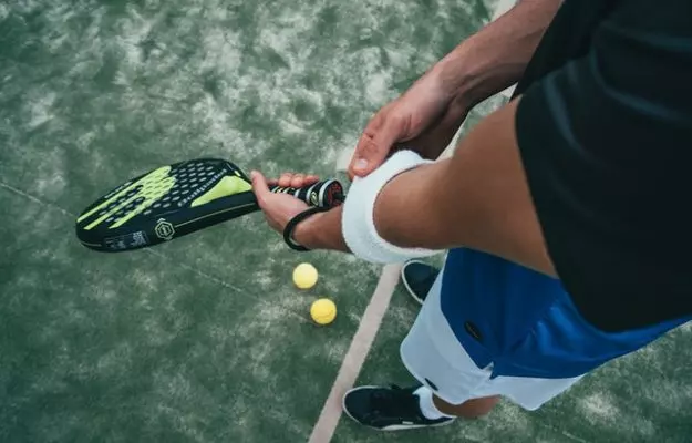 टेनिस एल्‍बो के लिए एक्‍सरसाइज : उपचार, प्रकार और सावधानियां - Exercises for tennis elbow in Hindi