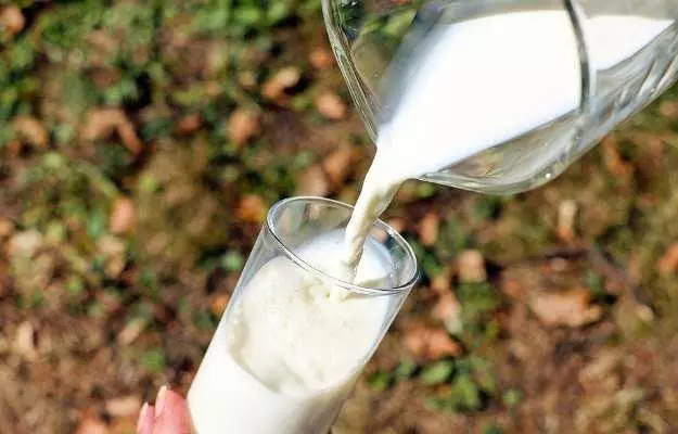 डेयरी दूध के सेवन से स्तन कैंसर का खतरा: शोध