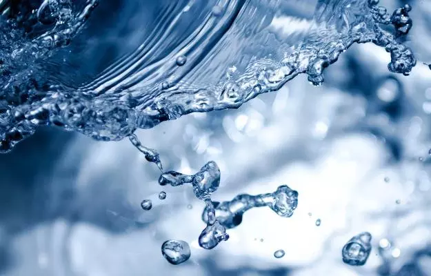 शरीर में पानी जमा होने या वॉटर रिटेंशन (जल प्रतिधारण) के कारण और निवारण के उपाय